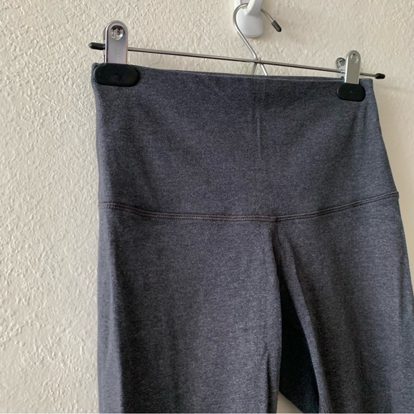 Lululemon Athletica Gray Active Yoga Women's Wunder Under Cropped Leggings 4 - Picture 2 of 6